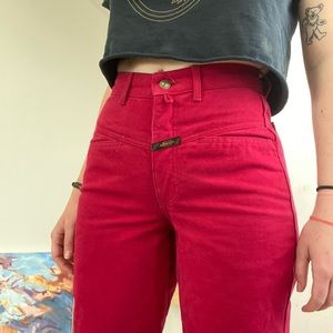 SUPER COOL VINTAGE RED SHORTS!